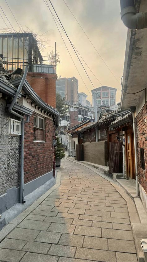 Korea Streets Aesthetic, Korea Street, Seoul Korea Travel, Korea Wallpaper, South Korea Seoul, South Korea Travel, Aesthetic Japan, Korea Travel, Korean Aesthetic