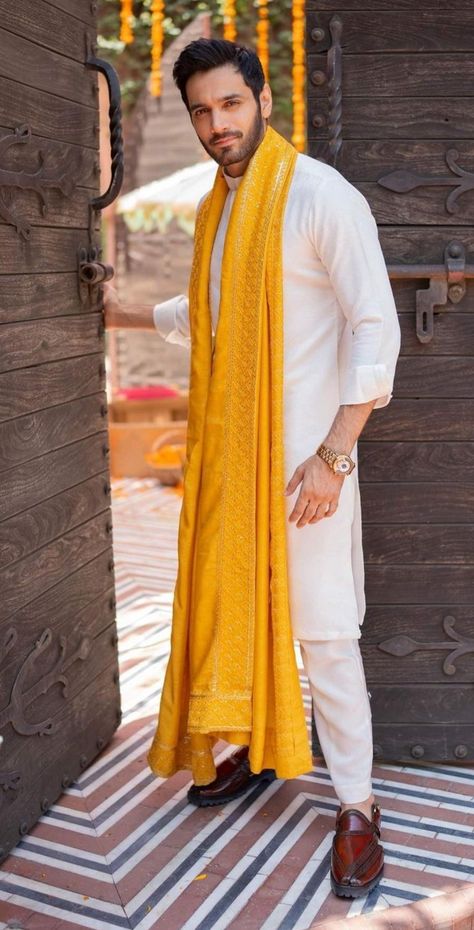 Mehndi Dress For Boys, Mehndi Dress For Groom, Haldi Dress For Groom, Haldi Ceremony Outfit For Men, Traditional Indian Mens Clothing, Indian Wedding Suits Men, Wedding Outfits Indian, Man Dress Design, Indian Wedding Clothes For Men