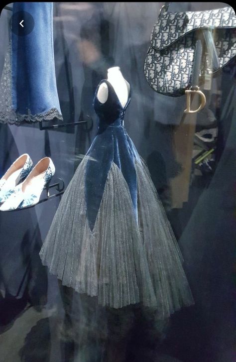 Dior Museum, Dior Designer Of Dreams, House Of Dior, Dior Gown, Miniature Dress, Dior Dress, Dior Designer, فستان سهرة, Vintage Couture