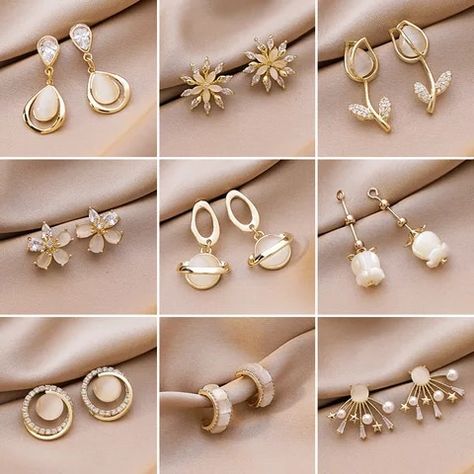 Unique Ear Piercings, Pretty Ear Piercings, Korean Earrings, Flower Drop Earrings, Piercings Unique, Fancy Jewellery Designs, Korean Jewelry, Tarnished Jewelry, Fancy Earrings