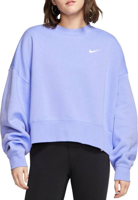 Nike Sweatshirt Outfit, Nike Crew Neck, Nike Sportswear Women, Southern Shirts, Cute Comfy Outfits, Nike Sweatshirts, Women Essentials, Crop Sweatshirt, Nike Outfits