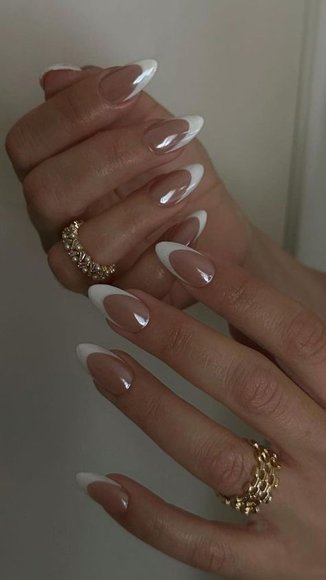 White Chrome French Tip Nails Coffin, White French Tip With Gold Chrome, White French Tip Nails Almond With Silver Line, White Metallic Nails French Tips, Vanilla Chrome Nails French Tip, White Chrome French Tip Nails, Indian Wedding Jewelry Sets, Indian Wedding Jewelry, Acrylic Nails Coffin Short