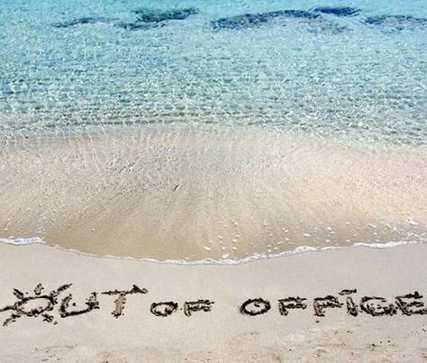 Out of office ;-) Life Tricks, Office Fun, Vacation Quotes, Ocean Quotes, I Love The Beach, Beach Please, Out Of Office, Beach Quotes, Ocean Water