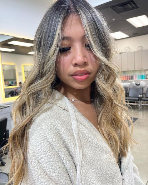 Root Melt Black To Blonde, Asian Blonde Hair Dark Roots, Blonde Hair On Black Hair, Black Box Dye To Blonde, Balyage On Black Hair, Blonde On Black Hair, Blonde Mexican, Black Hair To Blonde, Blonde Hair On Mexican Women