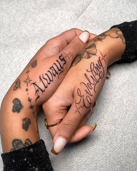 EDISSON | LETTERING TATTOOS | Always Evolving ⚡️✨ Thumb script combo for Flo 🙏🏼 Thank you! Booking April - June 📍 Toronto @lamanigancetattootoronto… | Instagram Forearm Hand Tattoo Women, Best Friend Hand Tattoos, Side Of Finger Tattoo, Pretty Hand Tattoos For Women, Thumb Tattoo, Lettering Tattoos, Thumb Tattoos, Women Right, Always Evolving