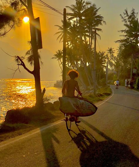 Surfing Sri Lanka's Southern Coast - Passion Passport Fresh Summer, Travel Vibes, Sri Lankan Aesthetic, Sri Lanka Culture, Sri Lanka Nature, Sri Lanka Aesthetic, Sri Lanka Beautiful Places, Ella Sri Lanka Photography, Surfing Sri Lanka