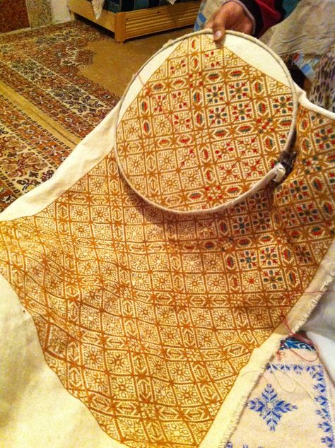 traditional Moroccan Fesi embroidery creation.tameslouht@gmail.com French Background, Moroccan Embroidery, Moroccan Textiles, Global Textiles, Moroccan Art, Folk Design, Hand Embroidery Patterns Flowers, Hand Embroidery Videos, Embroidery Videos