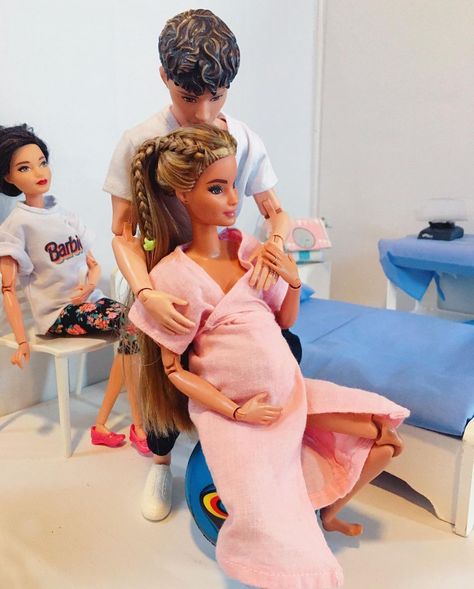 Barbie Dolls Pregnant, Ariana Grande Doll, Barbie Instagram, Mpreg Anime, Barbie Happy Family, Cute Barbie, Barbie Fashionista Dolls, Barbie Family, Miniature Ideas