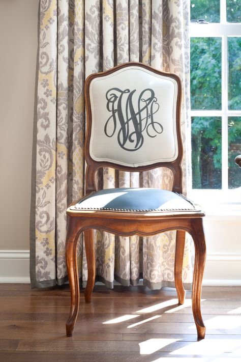 We have been mad about monograms for years at Nell Hill’s, but this spring, we’re taking these lovely letters to new heights. If you want to add a little something extra, a touch of class, a small detail that makes your rooms so personal and unique, add some monograms. Here are four spots to put … Monogram Chair, Nell Hills, Vanity Chair, A Monogram, Estantes Flotantes, A Chair, Dining Room Chairs, Furniture Makeover, Bangalore