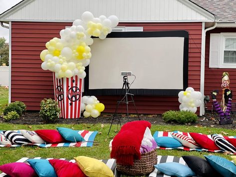 Outdoor Movie Birthday, Outdoor Movie Night Party, Backyard Movie Night Party, Birthday Movie Night, Outdoor Movie Party, Movie Theme Birthday Party, Movie Night Birthday, Backyard Movie Party, Cinema Party