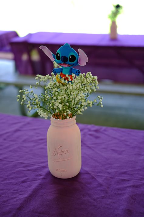 Stitch Party Table Decorations, Stitch Birthday Party Centerpieces, Diy Stitch Centerpieces, Lilo And Stitch Table Centerpiece, Stitch Party Centerpiece Ideas, Stitch Baby Shower Centerpieces, Stitch Table Centerpieces, Stitch Centerpiece Ideas, Lilo And Stitch Centerpieces