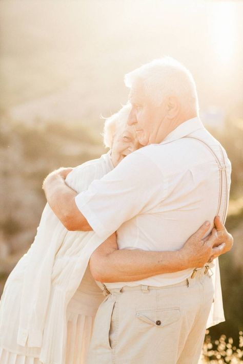 The most adorable 50th Wedding Anniversary photo shoot in the Crimea via Magnolia Rouge Elderly Photoshoot, Wedding Anniversary Photoshoot, Older Couple Poses, Older Couple Photography, Sea At Sunset, Grandparent Photo, Anniversary Photography, Sweet Love Story, Wedding Anniversary Photos