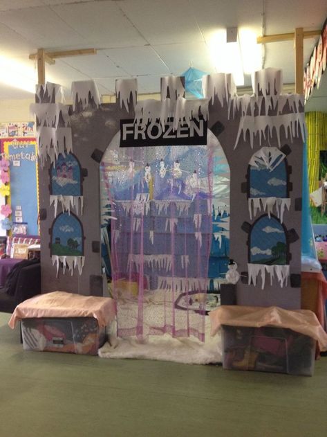 Build a castle for a winter play area Castle Dramatic Play, Frozen Classroom, Frozen Elsa Castle, Play Area Ideas, Kitchen Toy Set, Wooden Dollhouse Furniture, Winter Castle, Frozen Castle, Role Play Areas