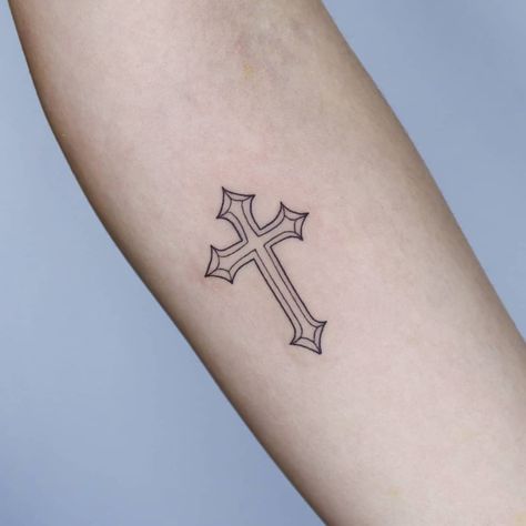 Small Unisex Tattoos, Cross Tattoo Traditional, Cross Fine Line Tattoo, Simple Line Tattoo Men, Simple Cross Tattoo For Men, Cross Shoulder Tattoo, Small Cross Tattoo For Men, Tattoo Ideas For Men Cross, Y2k Cross Design