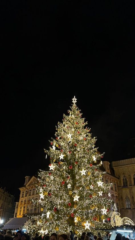 Classic Christmas Aesthetic, Expensive Christmas Gifts, Extravagant Christmas, Expensive Christmas, Christmas Dreaming, Christmas In The City, Popular Christmas Gifts, London Christmas, Christmas Time Is Here