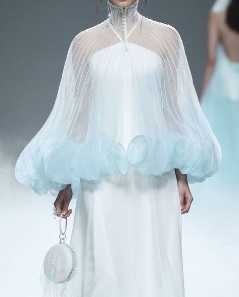 Organic Shape Dress, Jellyfish Clothing Design, Jellyfish Outfit Ideas, Jellyfish Outfit Design, Libracore Aesthetic, Asian Clothes Aesthetic, Jellyfish Wedding Dress, Jellyfish Aesthetic Outfit, Jellyfish Dress Fashion