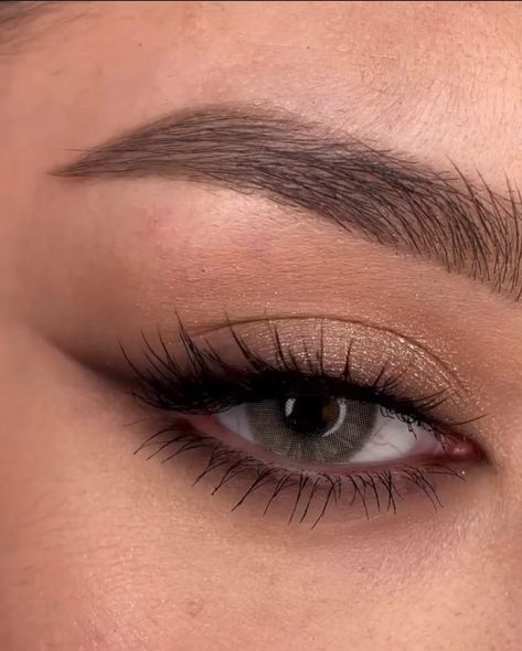 Makeup Ideas Neutral Colors, Brown Eyeshadow As Eyeliner, Bridesmaid Makeup Eyeliner, Pretty Smokey Eye Makeup, Makeup Looks For Amber Eyes, Soft Brown Cat Eye, Dance Competition Eye Makeup, Mocha Eye Makeup, Night Makeup Looks Simple