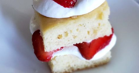 Old Fashion Strawberry Shortcake, Old Fashioned Shortcake Recipe, Simple Strawberry Shortcake Recipe, Old Fashioned Strawberry Shortcake, Short Cakecake, Shortcake Recipe Easy, Light Vanilla Cake, Bisquick Strawberry Shortcake, Shortcake Recipes