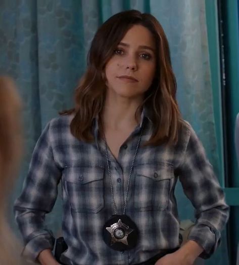 Erin Lindsay Icons, Erin Lindsay Outfits, Sophia Bush Chicago Pd, Sophia Bush Style, Erin Lindsay, Tv Outfits, Invisible String, Brooke Davis, Chicago Shows