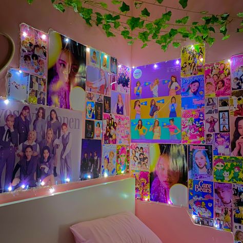 Twice Bedroom, Twice Room, Kpop Bedroom Ideas, Cute Photocards, Twice Fan Art, Kpop Bedroom, Kpop Room Decor, Hangout Room, Decorating Bedroom