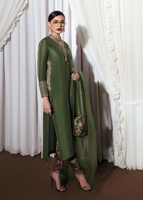 Hussain Rehar, Pakistani Fashion Party Wear, Salwar Kamiz, Beautiful Pakistani Dresses, Designer Party Wear Dresses, Boutique Dress Designs, Embroidery Designs Fashion, Fancy Dress Design, Stylish Dress Book