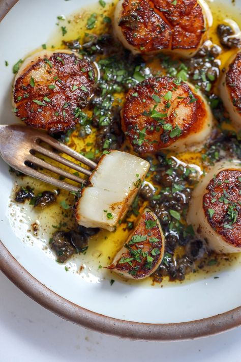 Scallops Meunière - Food My Muse French Scallops Recipe, Lamb And Scallops, Gourmet Easy Recipes, Greek Scallops, French Seafood Recipes, Fancy Shrimp Recipes, Scallop And Shrimp Recipes, Gourmet Scallops, Seafood Lunch Ideas