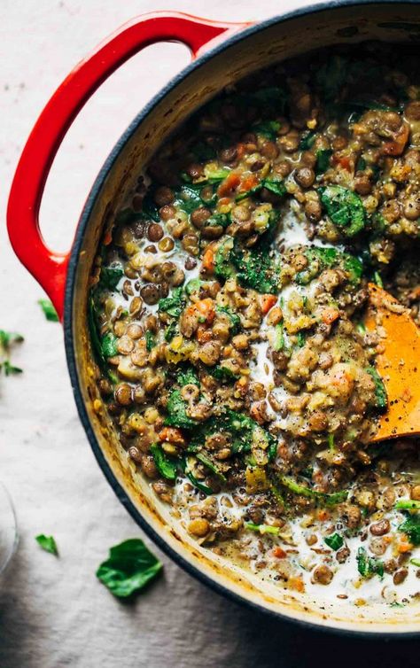 One-Pot Creamy Spinach Lentils change cream to milked skip wine Creamy Lentils, Creamy Spinach, Lentil Curry, Curry Recipe, Pot Meals, Meatless Meals, Jamie Oliver, One Pot Meals, Vegetarian Dishes