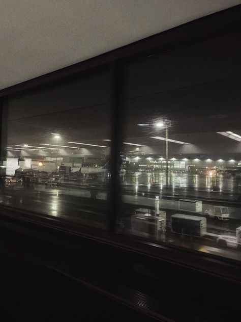 Rainy Airport Aesthetic, Airport At Night Aesthetic, Aesthetic Midnight, Airport At Night, Airport Night, Midnight Aesthetic, Night Travel, Airport Aesthetic, Night Rain