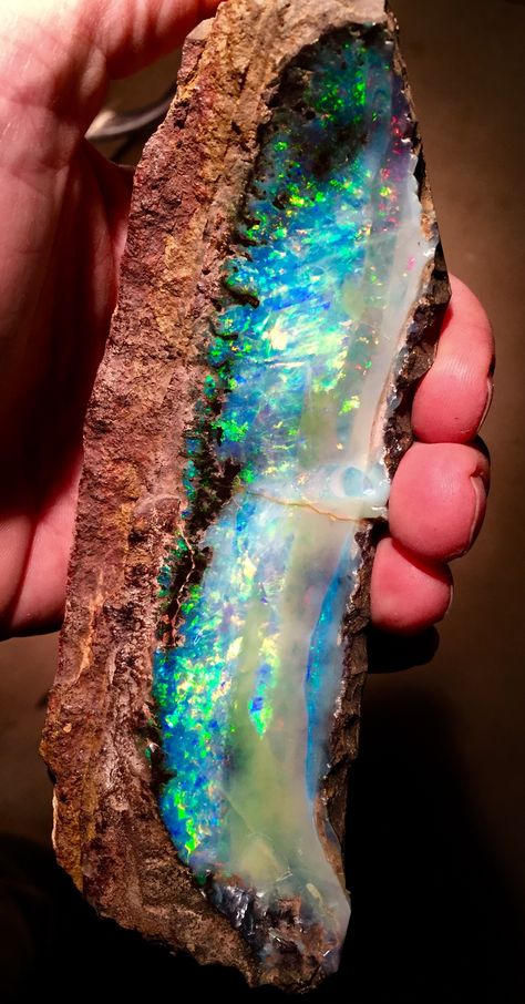 A nice big split of Boulder Opal........Bill Kasso Logam Mulia, Pretty Rocks, Beautiful Rocks, Mineral Stone, Rocks And Gems, Minerals And Gemstones, Precious Gems, Gems And Minerals, Boulder Opal