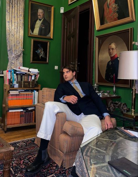 old money aesthetic style oldmoney young man young gentleman suit style menswear Fall Italy Outfits, Italy Outfits Men, Men Fashion Trends, Old Money Men, Money Men, Ivy Style, Super Rich Kids, Italy Outfits, Layered Fashion