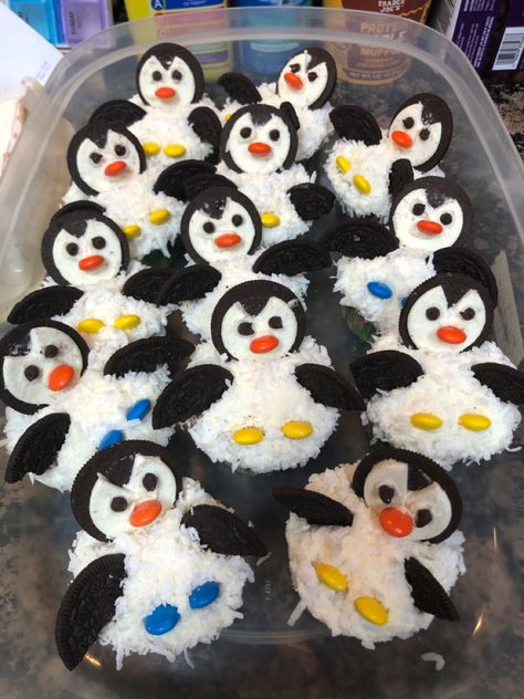 Penguin Cupcakes, Oreo Cupcakes, Animal Cupcakes, Cute Cupcakes, Fun Kids Food, Smash Cake, Oreo Cookies, Holiday Desserts, Christmas Treats