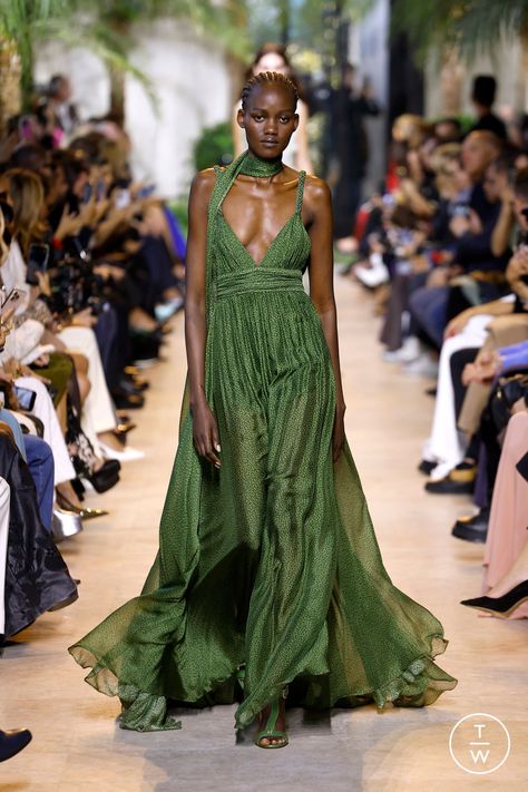 Elie Saab Ready To Wear, Paris Fashion Week Runway, Elie Saab Spring, Runway Trends, Fashion Week Runway, Spring Fashion Trends, Elie Saab, Fashion Week Spring, Paris Fashion