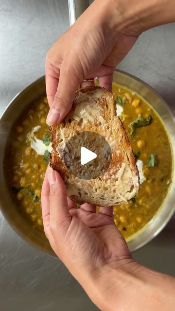 Carole Hector on Instagram: "curry leaf chickpea dal #easyrecipe #20minuterecipe #beans" Chickpea Dal, Chickpea Cabbage, Curry Leaf, 20 Minute Recipes, Chickpea Curry, Curry Leaves, Chickpeas, Easy Meals, Instagram