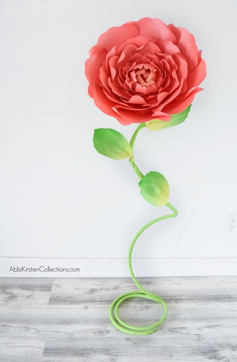 How to make curvy giant paper flower stems with copper tubing. Use this step by step tutorial to craft a reusable stem for any large paper flower. Giant Paper Flower Tutorial, Large Paper Flowers Diy, Giant Paper Flowers Diy, Giant Paper Flowers Template, Giant Paper Roses, Paper Flower Patterns, Tissue Flowers, Paper Peonies, Flower Wall Backdrop