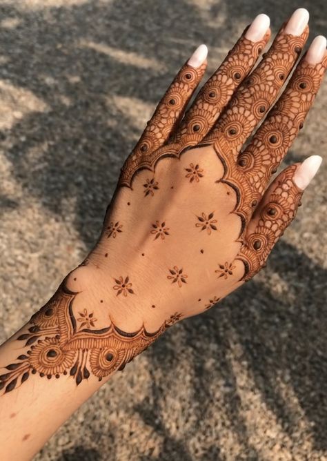 Mehendi Designs Asthethic, Indo Western Mehendi Designs, Western Mehndi Designs, Western Mehendi Designs, Asthetic Mehendi Design Easy, Mehndi Designs Aesthetic, Western Mehendi, Western Mehndi, Minimal Mehendi