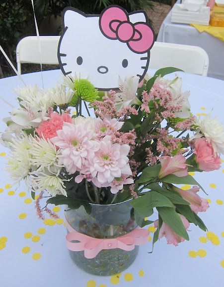 Hello Kitty Party centerpiece Hello Kitty 1st Birthday, Hello Kitty Centerpieces, Hello Kitty Baby Shower, Hello Kitty Birthday Theme, Hello Kitty Theme Party, Diy Hello Kitty, Hello Kitty Birthday Party, 6 Birthday, Hello Kitty Baby