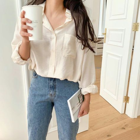 Polo Longsleeves Outfit Women, Longsleeves Outfit Polo Women, White Longsleeves Outfit Women, Longsleeves Outfit Casual, White Polo Outfit Women, White Polo Outfit, Longsleeves Outfit, Simple Spring Outfits, Polo Outfit