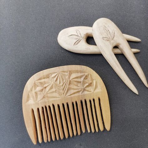 Carving Apple, Wood Whittling, Wood Hair Pin, Wooden Comb, Got Wood, Pin Hair, Hair Stick, Wood Carved, Whittling