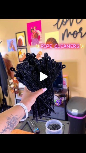 Pipe Cleaner Locs Style, Pipe Cleaner Curls On Short Locs, Pipe Cleaner Curls On Locs, Pipe Cleaner Loc Styles, Loc Extensions Styles, Microloc Styles, Microloc Journey, Loc Extensions, Starter Locs