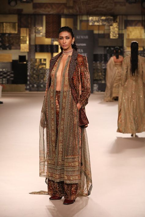 INDIA COUTURE WEEK 2023- PART 1 – MASH India India Fashion Week Indian Couture 2023, India Fashion Week Indian Couture, Couture Week 2023, Indian Runway, Couture 2024, Embroidered Leggings, India Inspired, India Fashion Week, Fat Workout