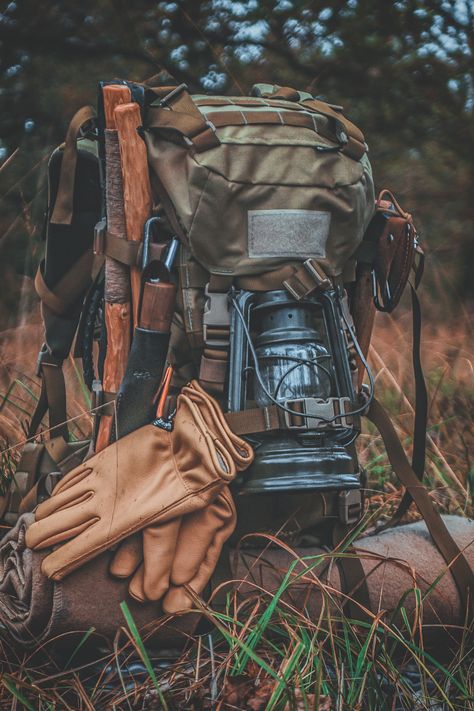 Rural Willys, Bushcraft Kit, Outdoor Survival Gear, Outdoor Kit, Bushcraft Gear, Survival Bag, Camping Photography, Camping Aesthetic, Camping Style