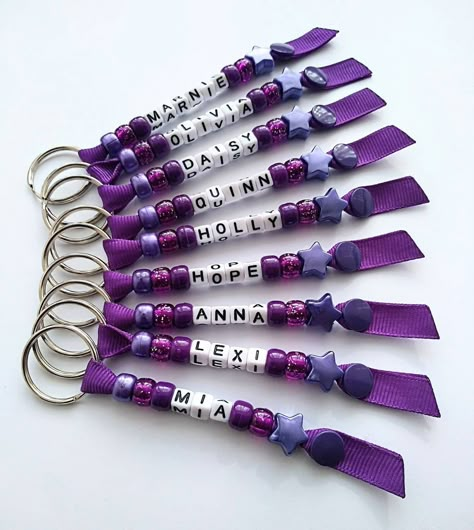 🚚 🚚 🚚 Looking for last minute gifts? Get in touch to see if we can offer next day delivery! For Class of 2024 / Leavers 2024, please see our listing here: https://www.etsy.com/uk/listing/1189922275 Personalised 💜 Purple 💜 keyring / bag tag - finished off with a purple star. Perfect for school bags, lunch bags & book bags! Personalised with first name up to 10 characters.  CHARACTER LIMIT of 10 characters. No numbers or special characters. If your name consists of more than 10 characters, pl Children’s Day Gifts, Diy Return Gifts, Children's Day Gift Ideas, Gift Bags Ideas What To Put In, Cute Keychain Diy, Name Bead Keychain Diy, Letter Beads Keychain, Kids Make Key Chain, Class Gift Ideas