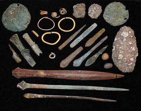 10 Of The Best Bronze Age Hoards Ever Discovered In Britain | St Neot Anglo Saxon History, Monster Book Of Monsters, West England, Ancient Vikings, Miles Apart, Outdoors Tattoo, Virtual Museum, Ancient Egyptian Art, Iron Age