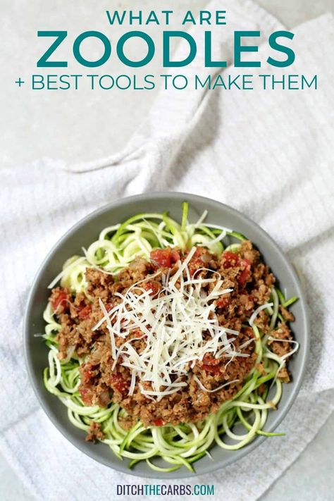 What are zoodles (and discover the best tools to make them)? PLUS the best meat sauce EVER (and it's low-carb friendly). https://www.ditchthecarbs.com/what-are-zoodles/ Low Carb Spaghetti, Spaghetti Bolognese Recipe, Beef Tartare, Fast 800, Keto Sides, Keto Side, Baked Zucchini, Low Carb Meal Prep, Keto Tips