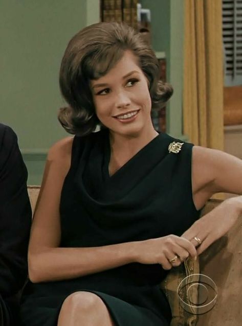 Mary Taylor Moore, Show Hairstyles, Laura Petrie, 1960s Hair, Mary Tyler Moore Show, Tyler Moore, Vintage Hollywood Glamour, Mary Tyler Moore, Old Hollywood Stars