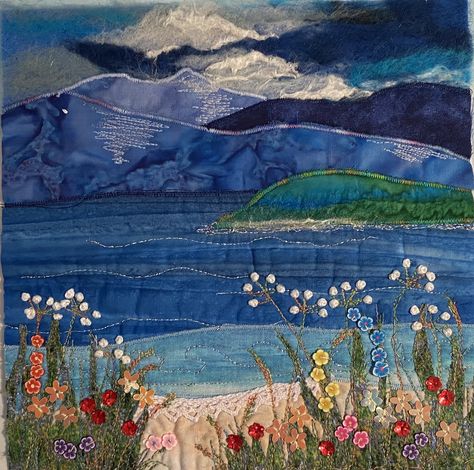 Seascape Applique, Wildflower Quilt, Fabric Landscapes, Recycled Fabric Art, Seascape Quilts, Nature Quilt, Yarn Art Projects, Quilt Stories, Beach Quilt