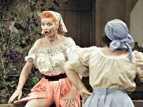 Lucille Ball and Theresa Tirelli in the 1956 episode of "I Love Lucy" titled, "Lucy's Italian Movie" Lucille Ball Costume, I Love Lucy Costume, Lucy Costume, Lucille Ball Desi Arnaz, Lucy And Ricky, Ball Makeup, Desi Arnaz, The Brady Bunch, Colorized Photos