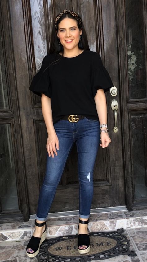 Black Wedges Outfit, Black Blouse Outfit, Espadrilles Outfit, Wedges Outfit, Blouse Outfit Casual, Gucci Gg Belt, Summer Business Casual Outfits, Looks Jeans, Jeans And Wedges