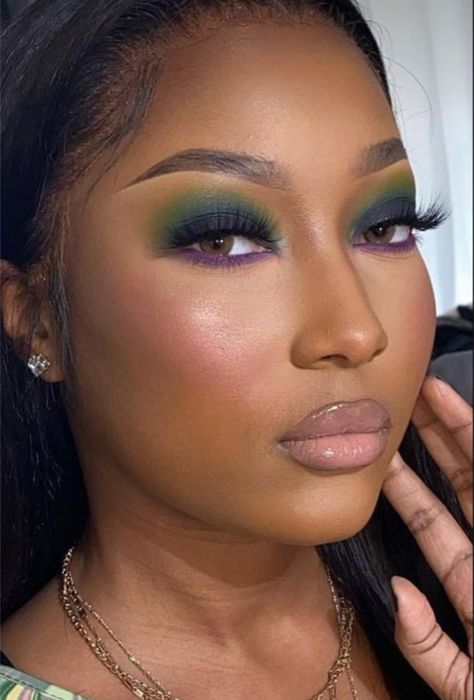 Smokey Eye With Green, Smokey Makeup, Makeup Looks Products, Green Eye, Pretty Makeup, Smokey Eye, Brown Eyes, Green Eyes, Makeup Tips