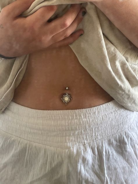 Aesthetic Belly Button Piercing Gold, Opal Belly Button Ring, Sun Belly Button Piercing, Gold Belly Button Piercing Aesthetic, Aesthetic Belly Button Piercing, Belly Ring Aesthetic, Small Belly Button Piercing, Belly Piercing Aesthetic, Belly Button Piercing Aesthetic